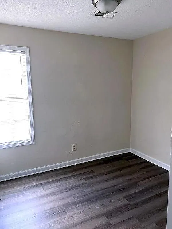 2 bed, 700 sqft, $600 — Photo 4
