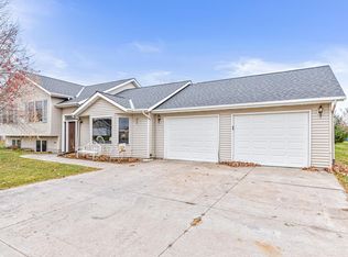 411 8th St, Goodhue, MN 55027