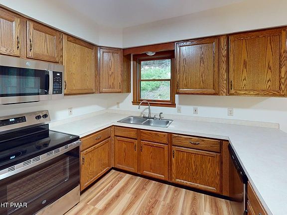 2nd image of 128 Saint Andrews Dr
