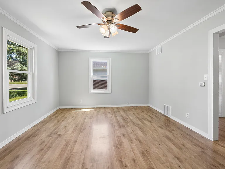 1805 Kelly Ave — Photo 9