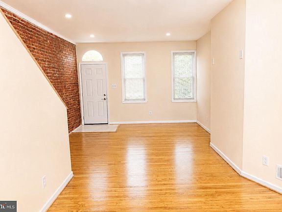 2nd image of 802 N Madison St