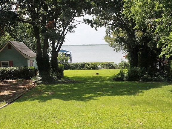 3rd image of 808 Shoreline Dr