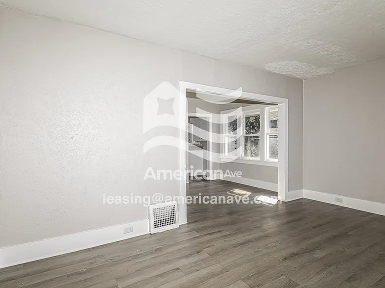1432598_002_living_room_2.jpg