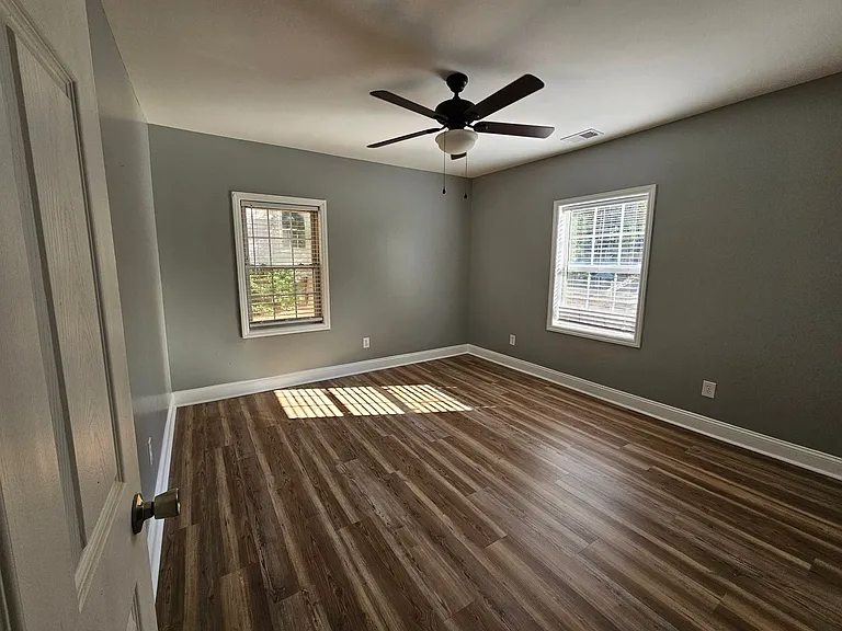 1301 Ray Ave — Photo 7