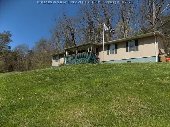 1062 Ferrell Rd, Saint Albans, WV 25177