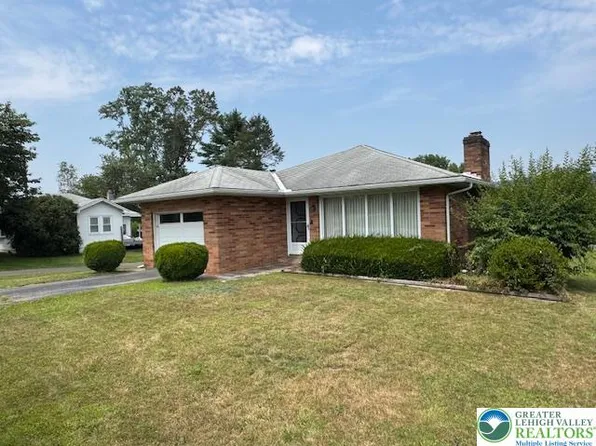 26 Lincoln Dr, Tamaqua, PA 18252