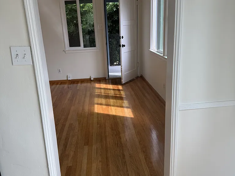 1210 N Kenwood St — Photo 6