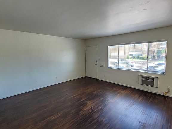 4th image of 5855 Comstock Ave