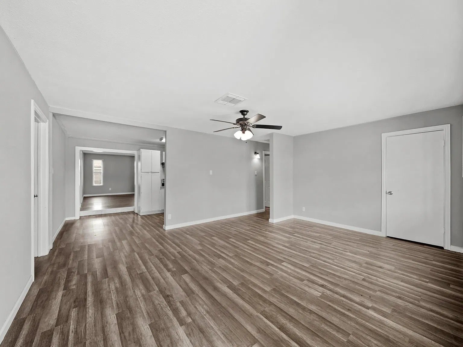 3 bed, 2.0 bath, 1838 sqft, $1,595 — Photo 3