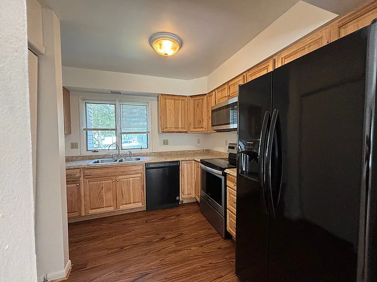 325 Shenandoah Cir — Photo 5