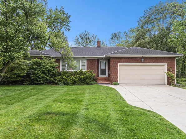 135 Barton Dr, Ann Arbor, MI 48105