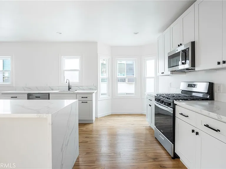 738 S Stanley Ave — Photo 4