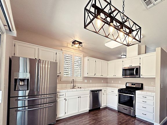 4th image of 253 Creektrail Ct