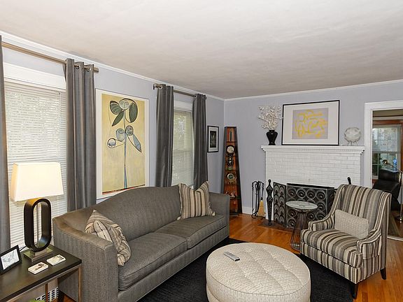 3rd image of 2 BERNCLIFFE Avenue