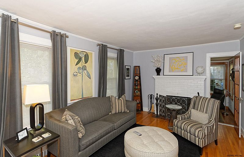 3rd image of 2 BERNCLIFFE Avenue