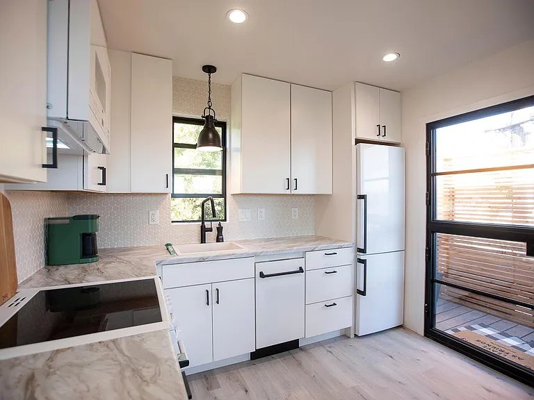 1346 Cecelia Ct — Photo 12