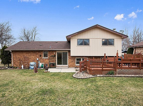 3rd image of 12359 W Surrey Ln