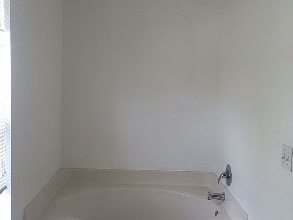 5th image of 2931 Irondale St