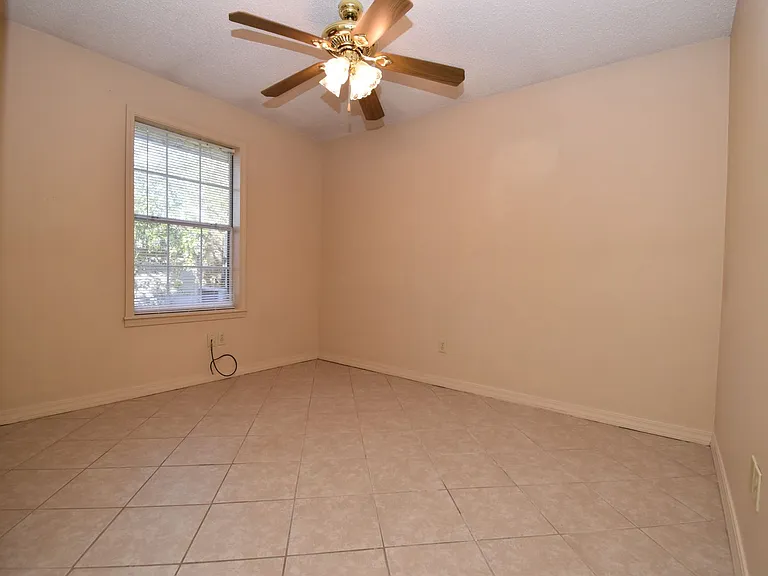 402 W Florida Ave — Photo 11