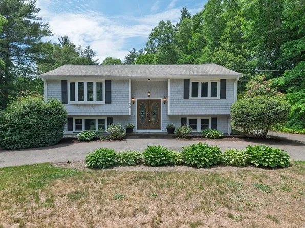 30 Canterbury Dr, Carver, MA 02330