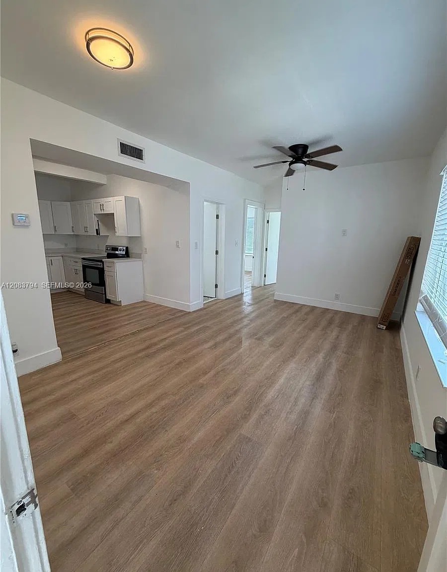817 Tyler St — Photo 4