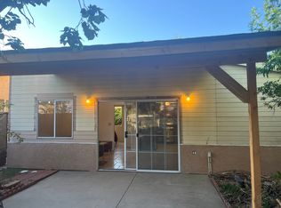 8239 Hatillo Ave #B, Winnetka, CA 91306