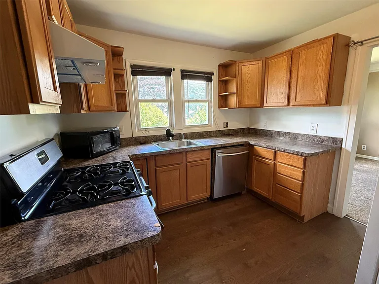 5751 Drexel St — Photo 5