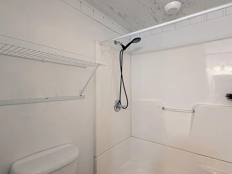 111 Warren St — Photo 17