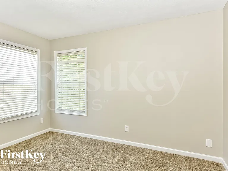 1161 Castlewood Dr — Photo 14
