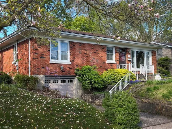 38 Slater St, Brantford, ON N3T 4N9