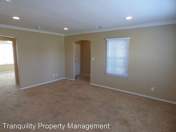 5th image of 2444 30th St APT 29