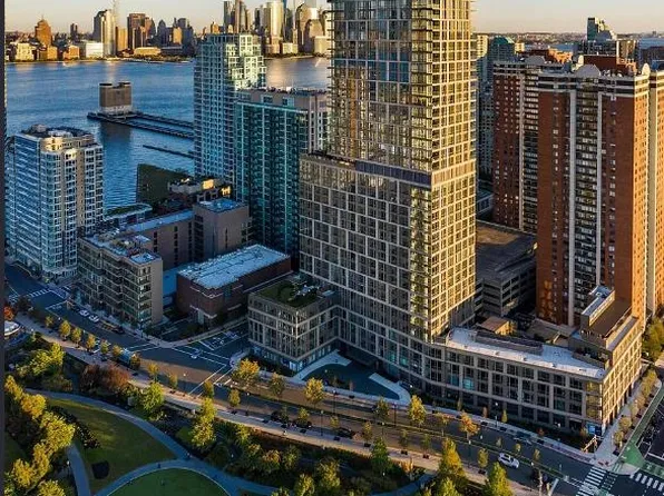 75 Park Lane South image 23 of 38