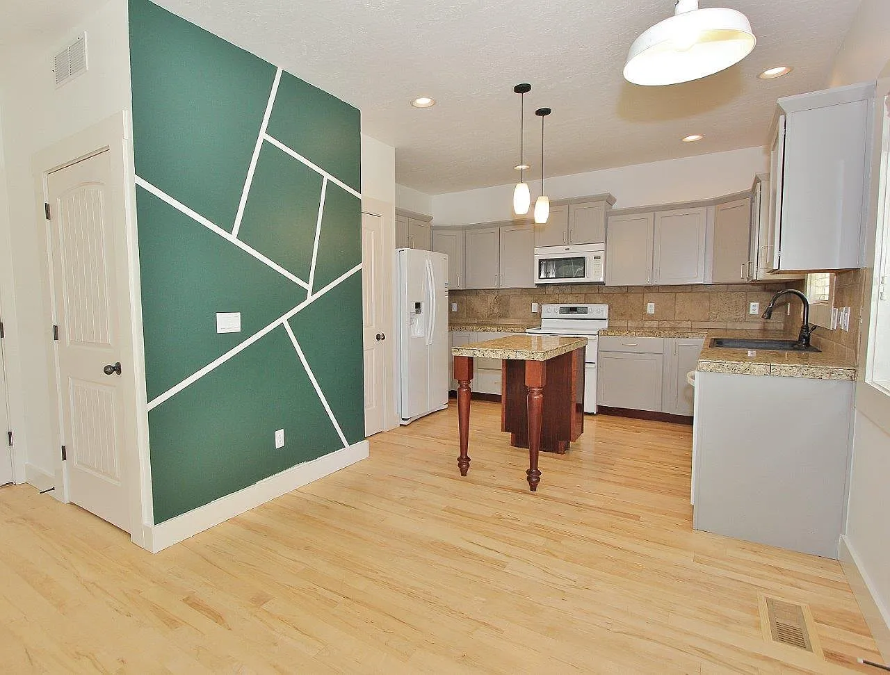 4 bed, 2184 sqft, $2,900 — Photo 4