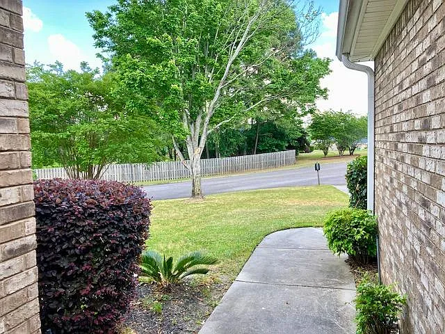 4 bed, 2200 sqft, $2,100 — Photo 2