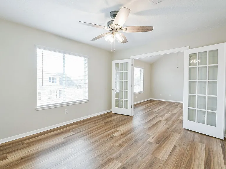 815 Robins Way — Photo 32