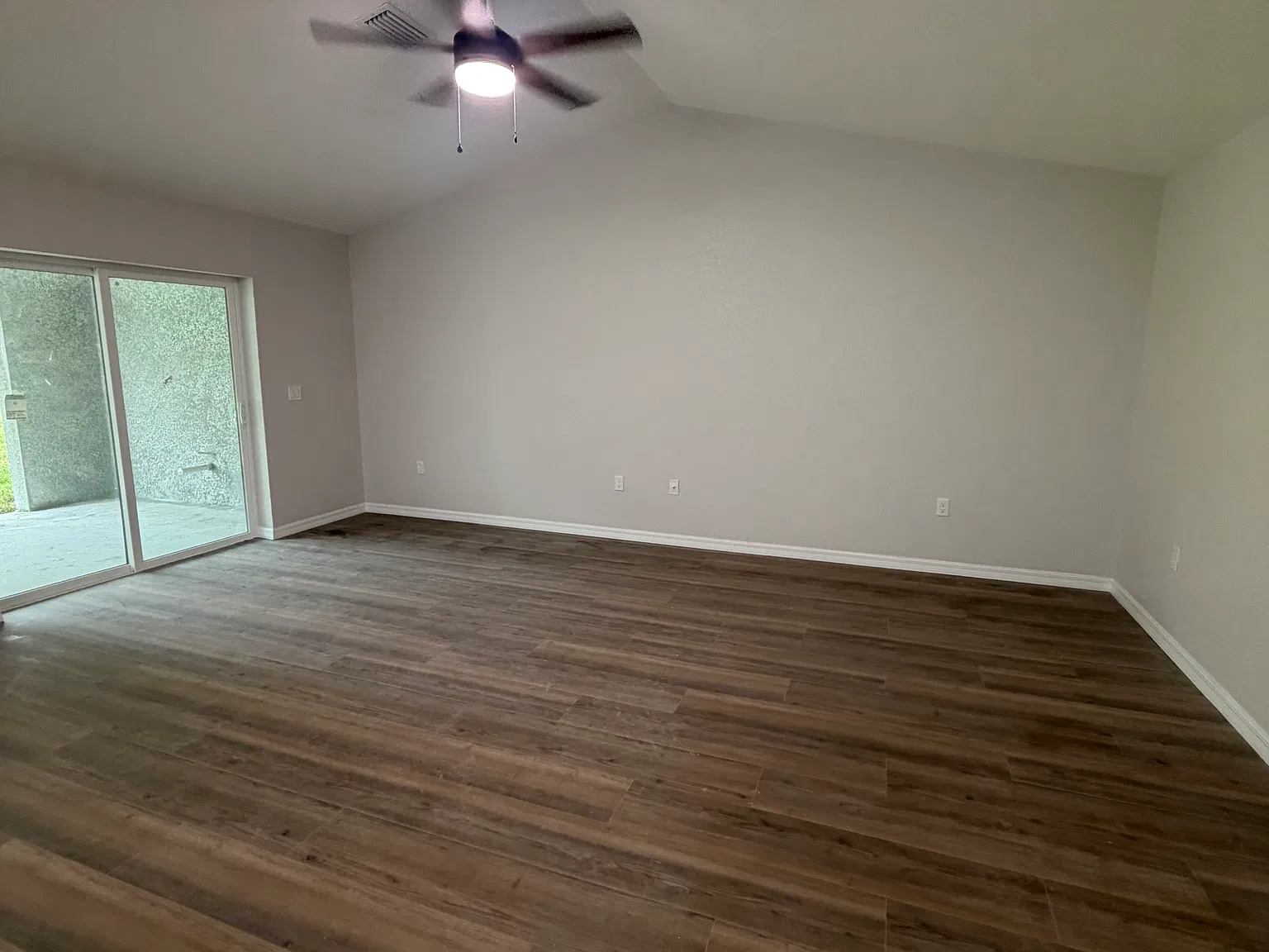 4 bed, $2,700 — Photo 2