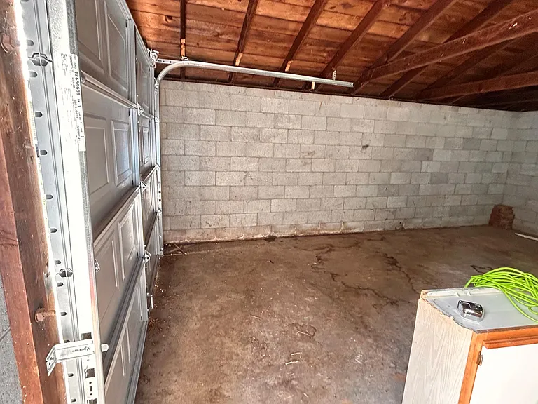 1605 Earl Ave — Photo 7