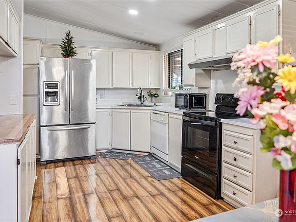 4th image of 3501 Auburn Way #26