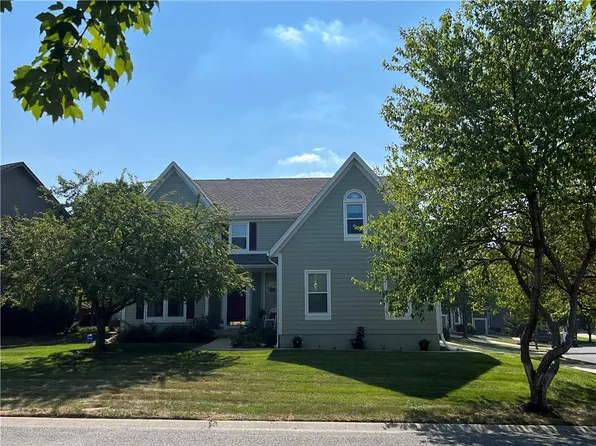 8821 W 124th Ter, Overland Park, KS 66213