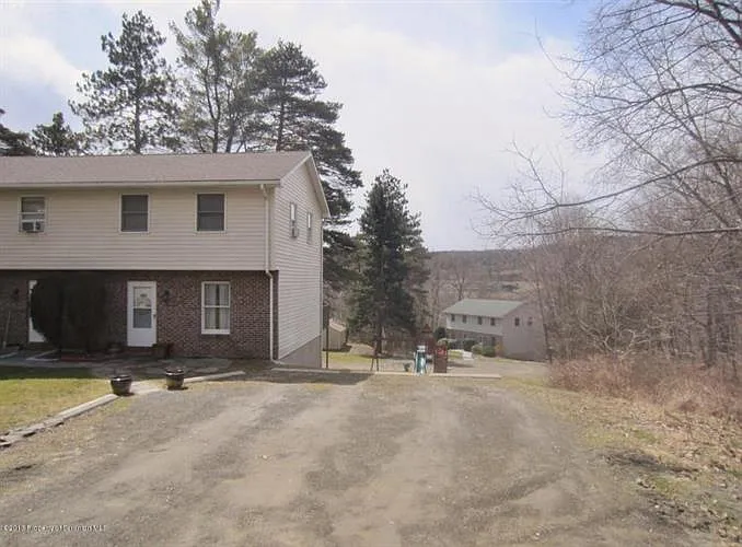 205 Garney St photo 1