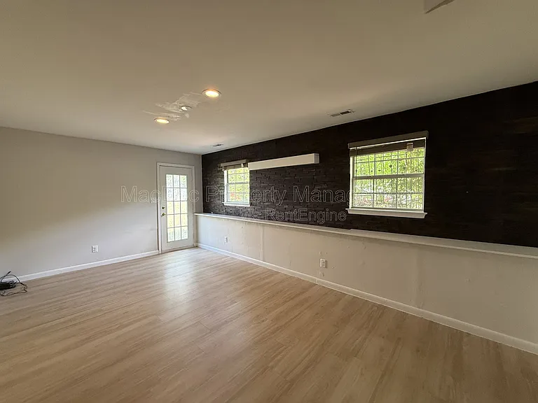 10910 Chesterwood Dr — Photo 25