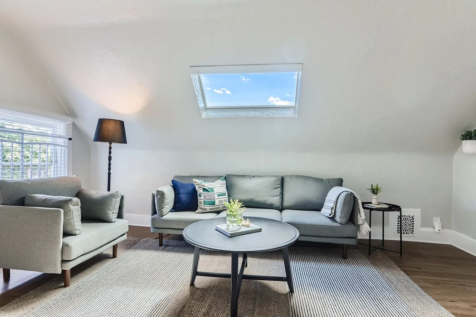 1 bed, 1.0 bath, 688 sqft, $3,001 — Photo 2