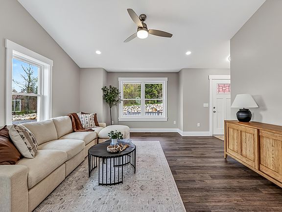 4th image of 287 Aspen Hill Dr