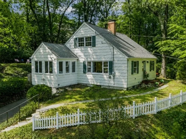 39 Lookout Rd, Mountain Lakes Boro, NJ 07046