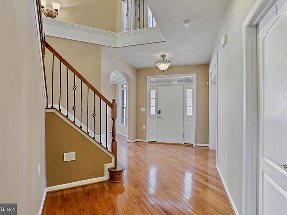 3rd image of 48 Thomas Beall Ct