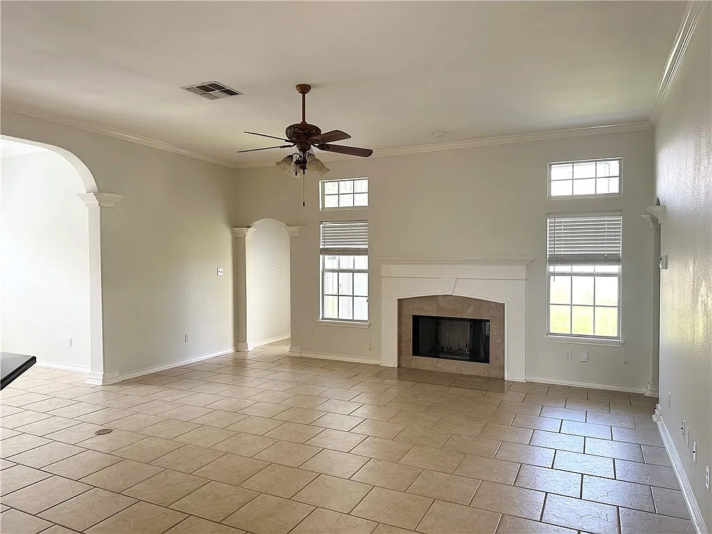 4 bed, 2543 sqft, $2,599 — Photo 3