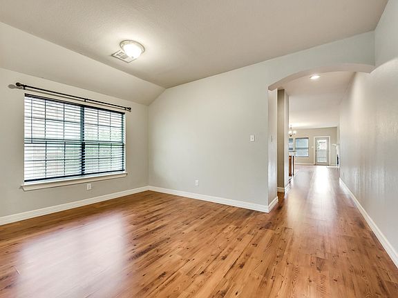 4th image of 4512 Brighton Dr