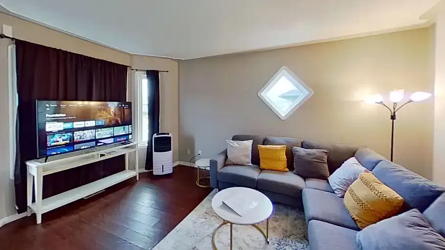 4 bed, 2.5 bath, $3,500 — Photo 3