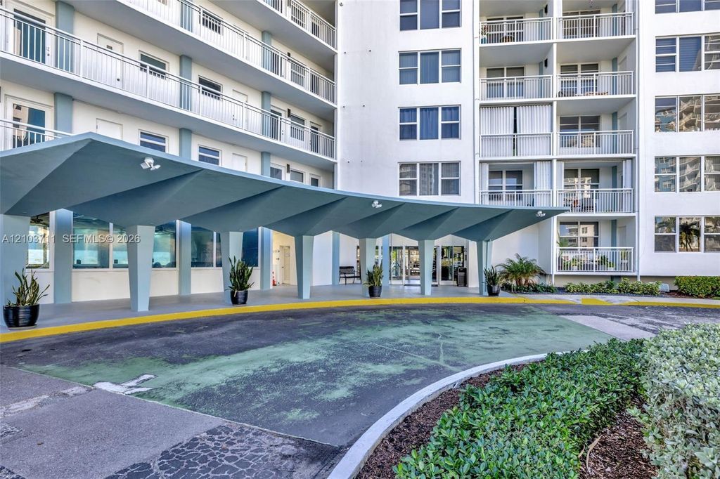 201 N Ocean Blvd APT 904, photo 2