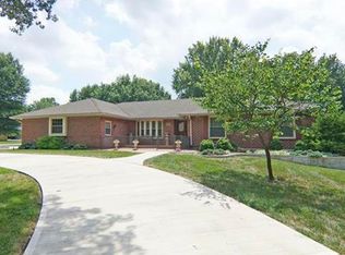 403 NW Obrien Rd, Lees Summit, MO 64063